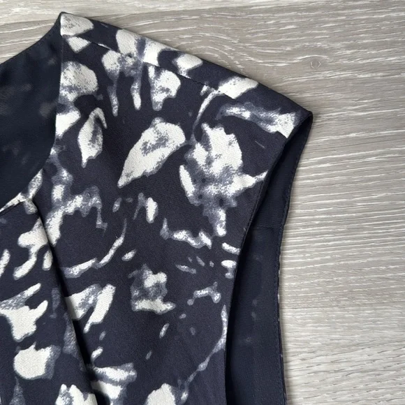 Tory Burch Navy Blue and White Silk Floral Belted Sleeveless Dress | EUC Size 6 - Picture 5 of 12